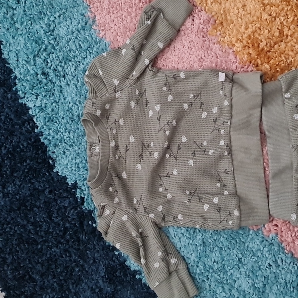 3/6 month 7 of all Mankind brand green waffle matching set. Great condition